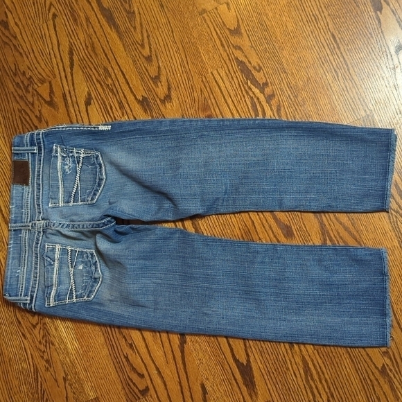 BKE Buckle Sabrina Cropped denim distressed Jeans Sz 27   Embroidery on pockets - Picture 5 of 8